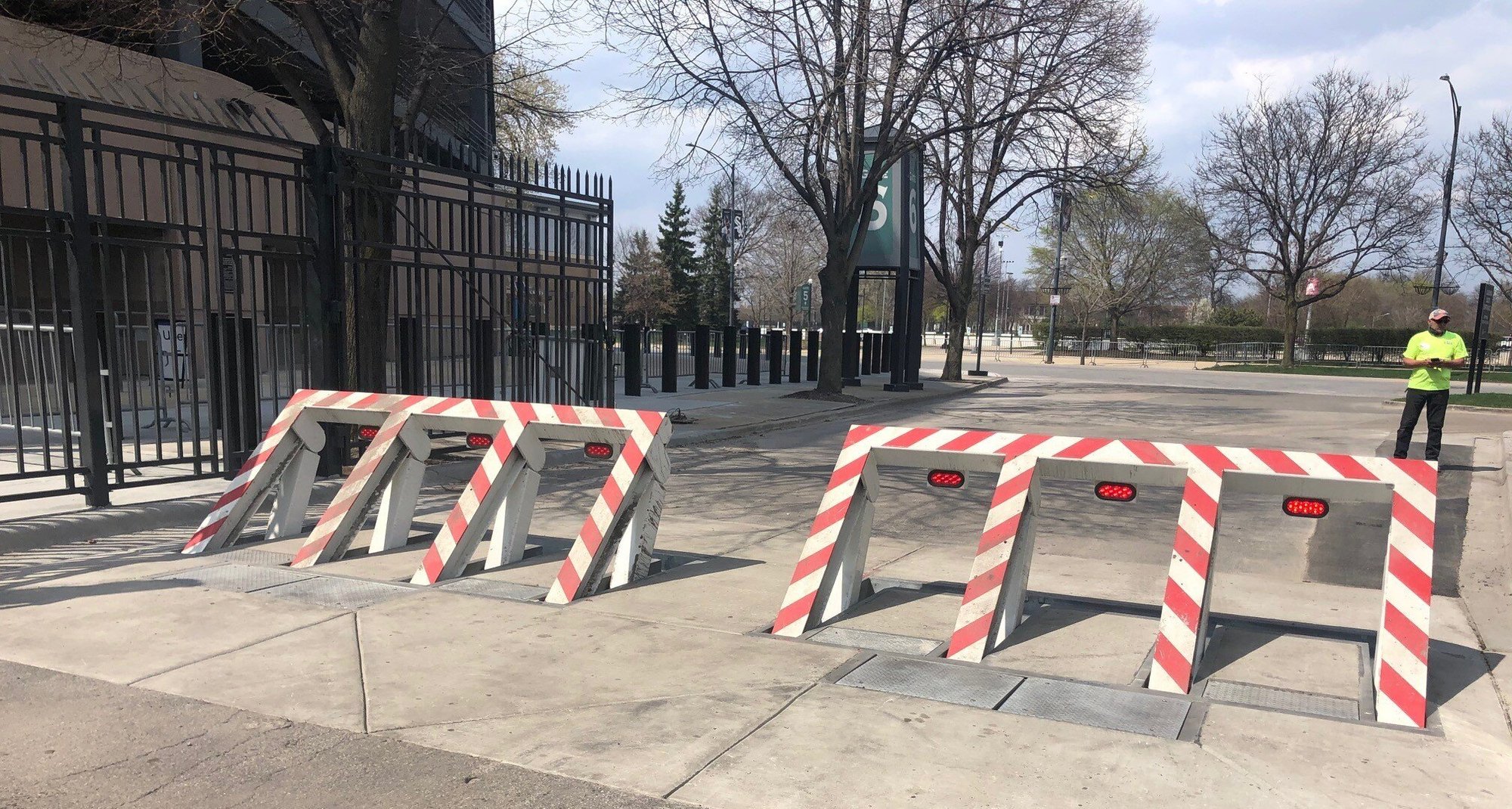 G-2000 Wedge Barriers Up - Protected Side-1 G-2000 Wedge Barriers Up - Protected Side-1